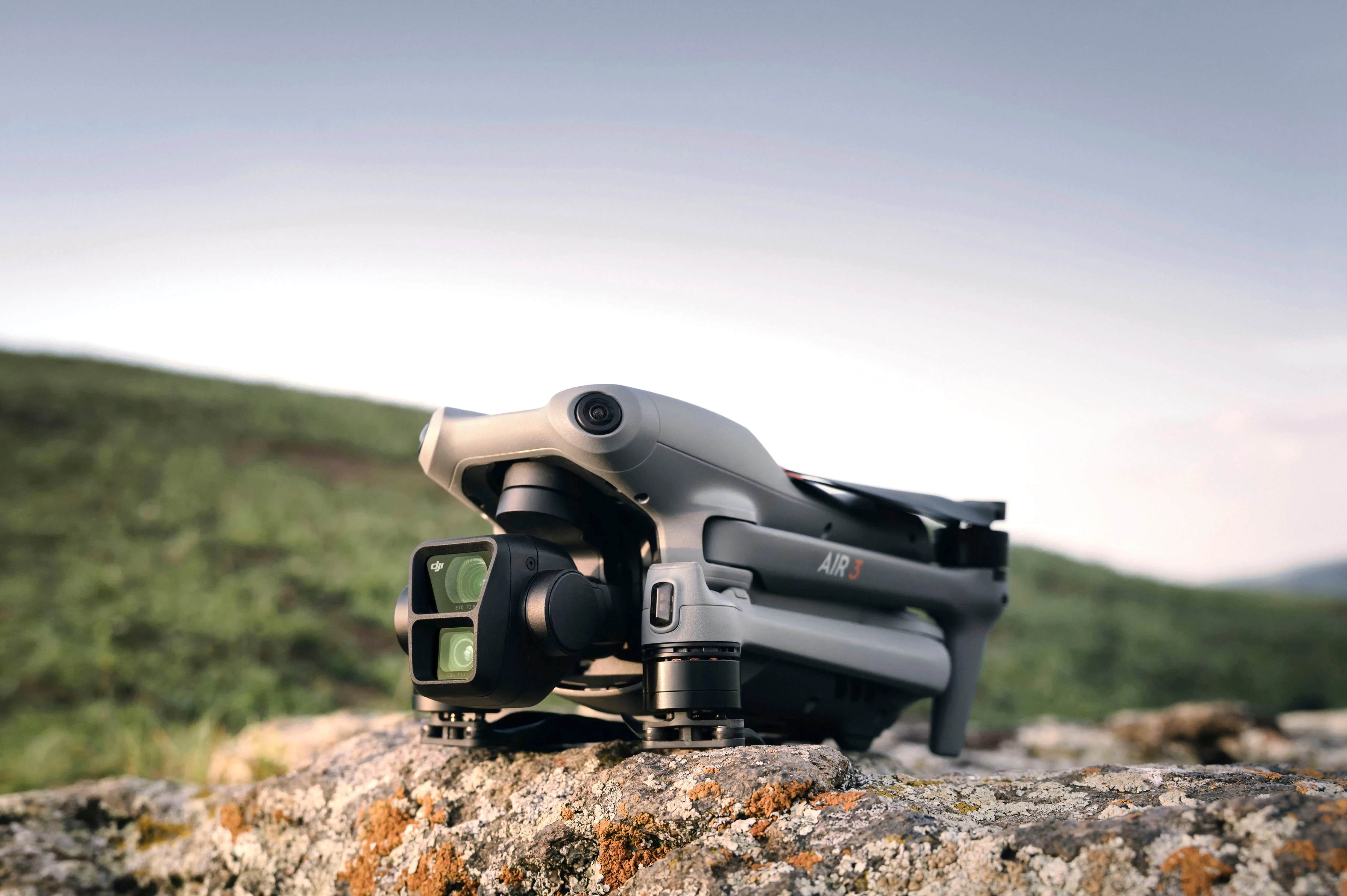 DJI Air 3 Fly More Combo  Drohne (4K Ultra HD, DJI RC 2 Fernsteuerung, 3 Akkus