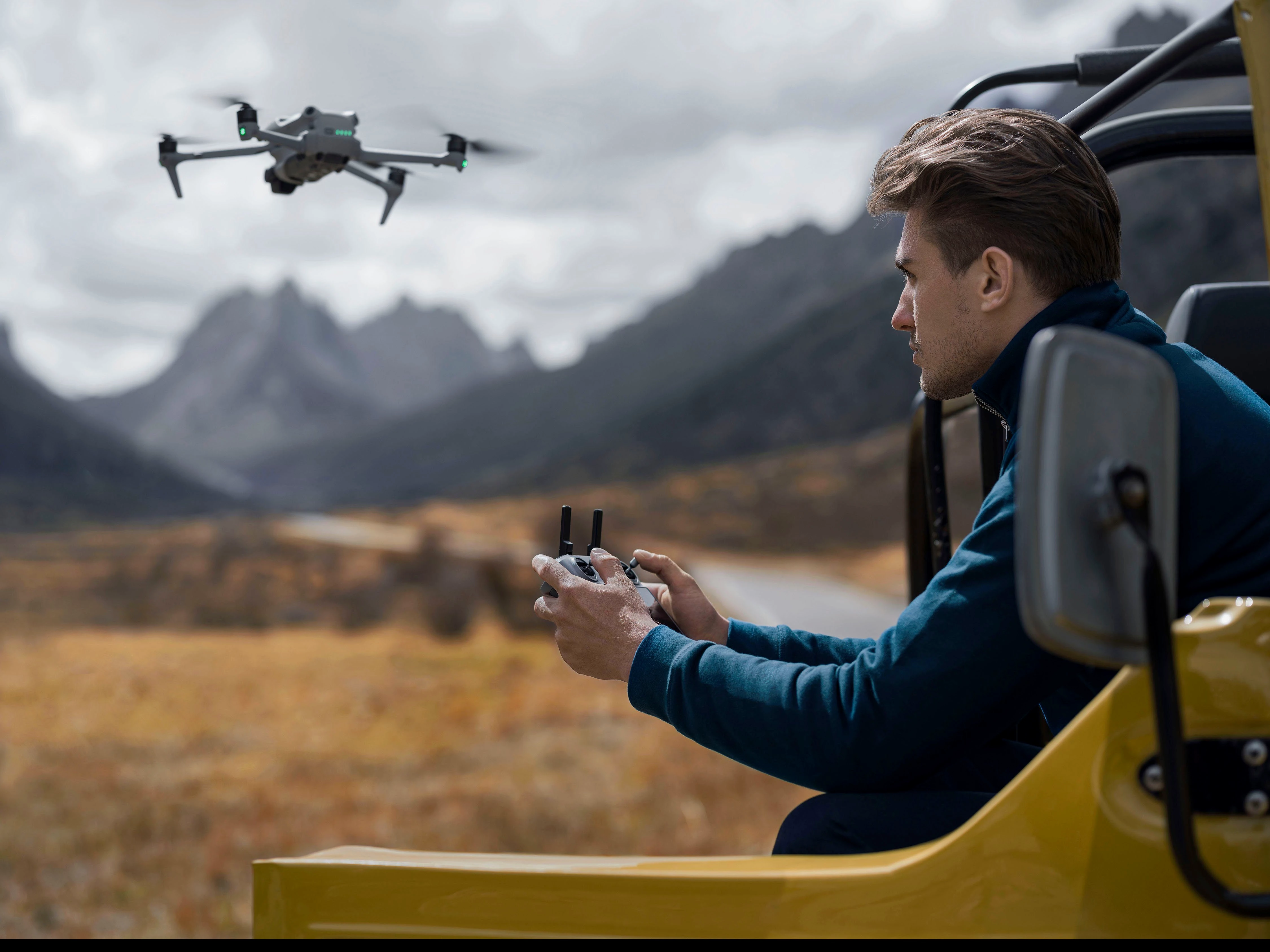 DJI Air 3 Fly More Combo  Drohne (4K Ultra HD, DJI RC 2 Fernsteuerung, 3 Akkus