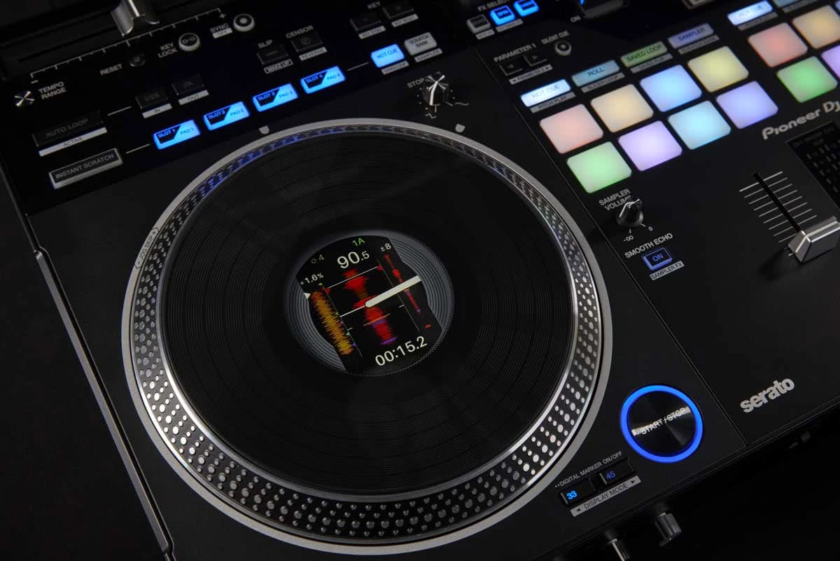pioneer-dj-ddj-rev7-lifestyle-3
