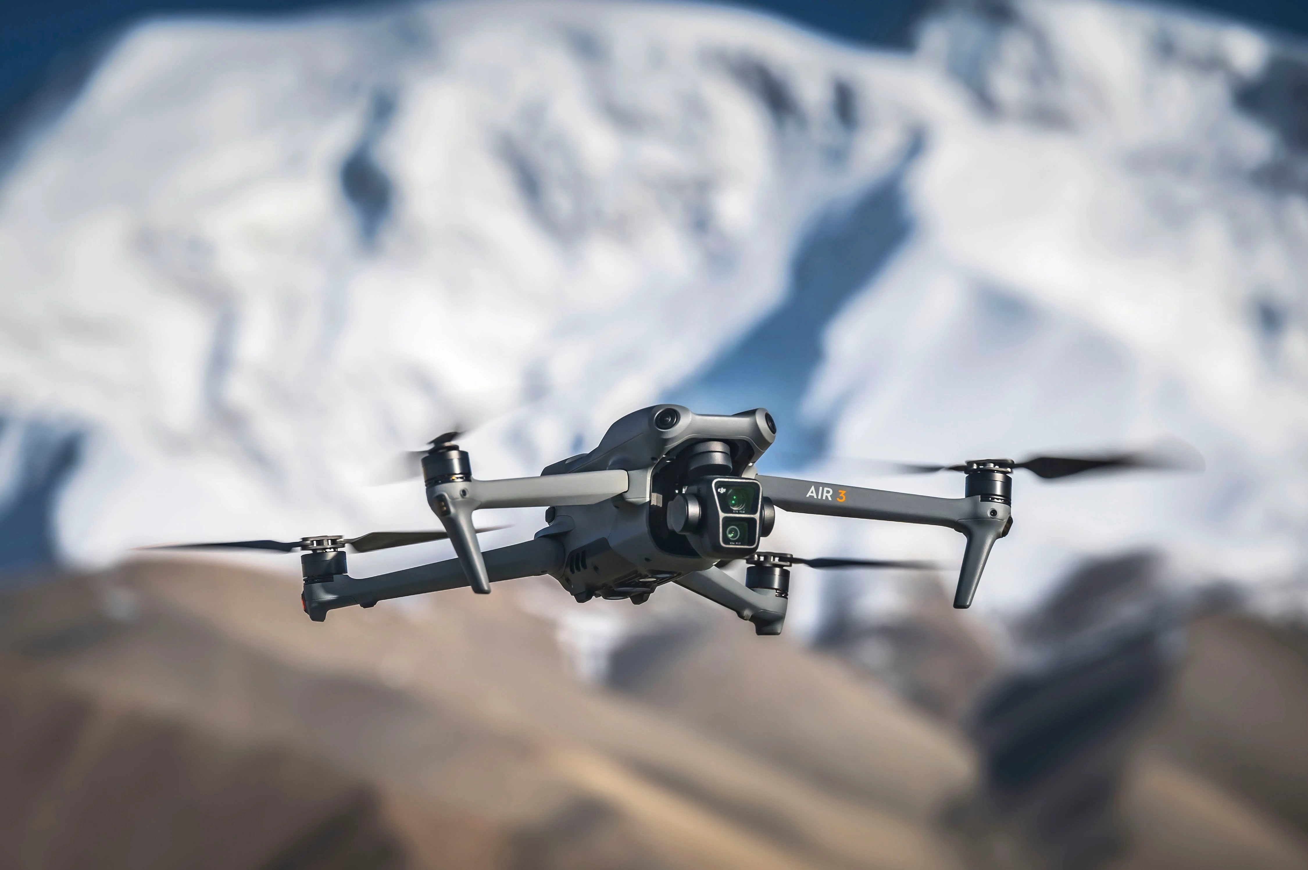 DJI Air 3 Fly More Combo  Drohne (4K Ultra HD, DJI RC 2 Fernsteuerung, 3 Akkus