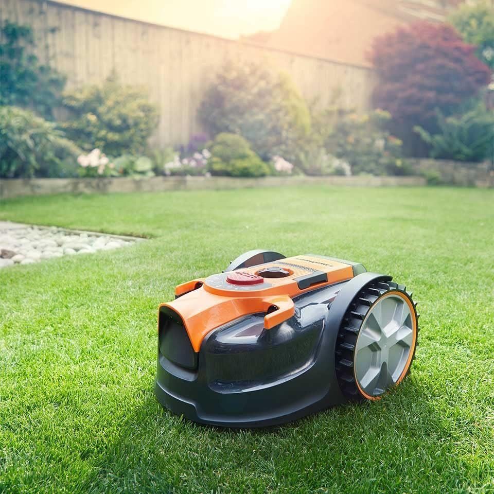 Lawnmaster Rasenmähroboter VBRM16 OcuMow® kabellos, bis 150 m² Rasenfläche, mit