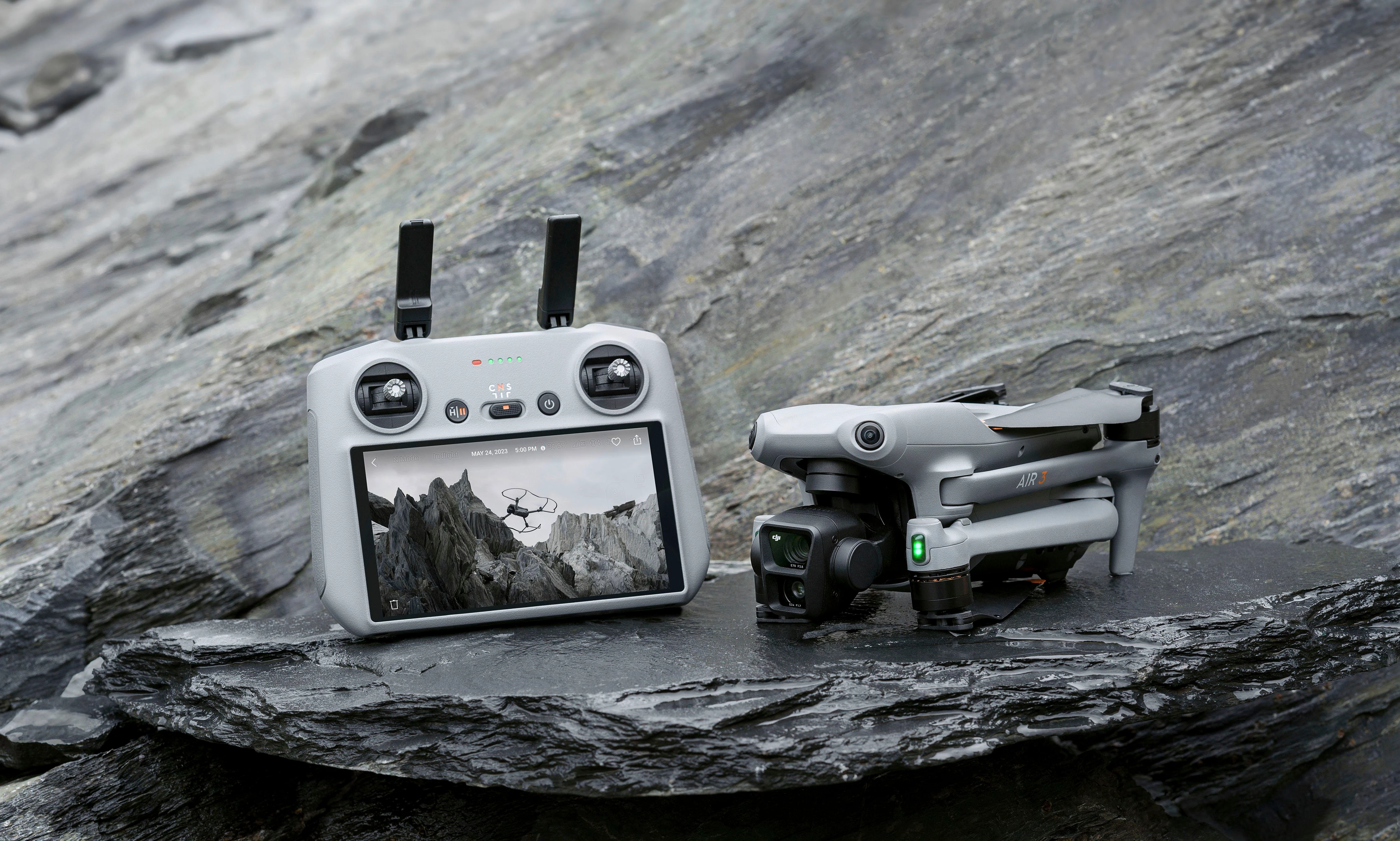 DJI Air 3 Fly More Combo  Drohne (4K Ultra HD, DJI RC 2 Fernsteuerung, 3 Akkus
