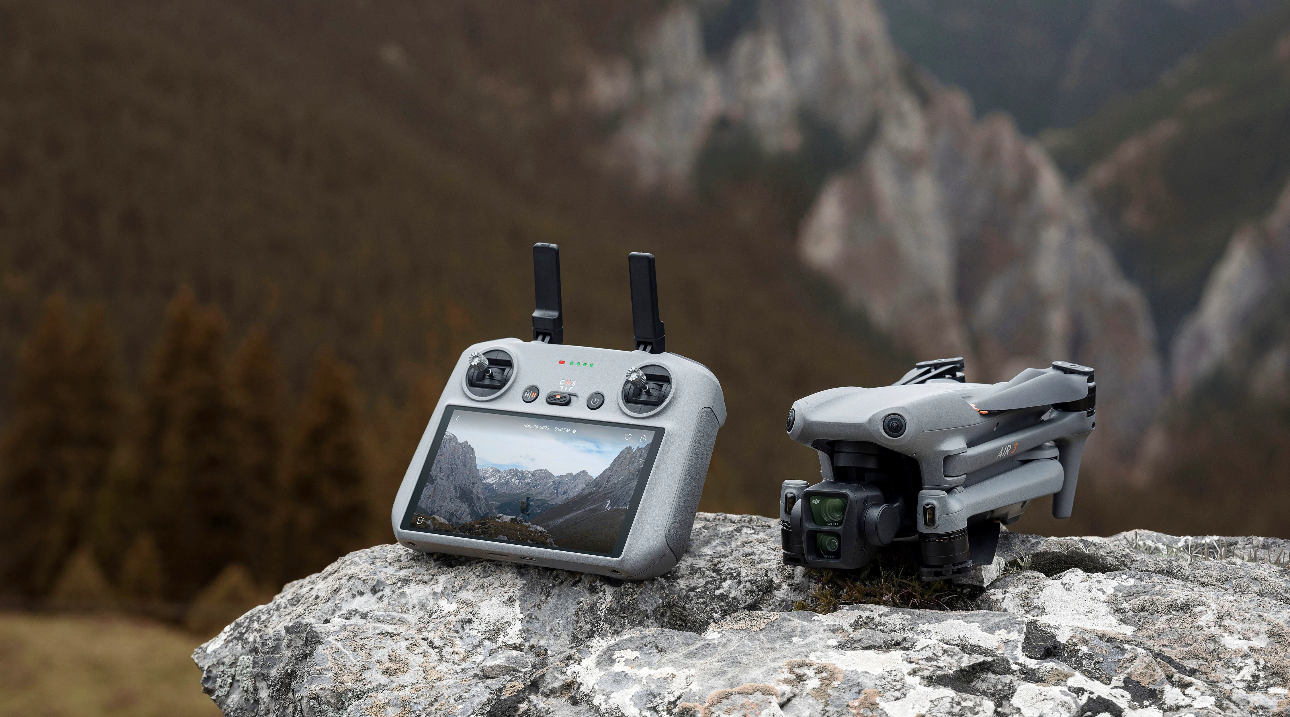 DJI Air 3 Fly More Combo  Drohne (4K Ultra HD, DJI RC 2 Fernsteuerung, 3 Akkus