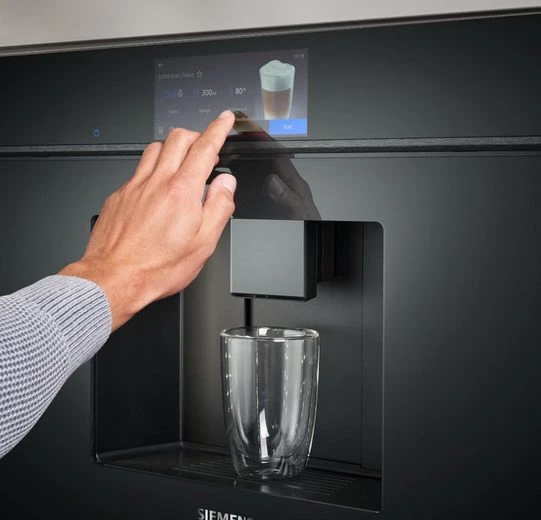 SIEMENS Einbau-Kaffeevollautomat, Home Connect, Milchsystemreinigung
