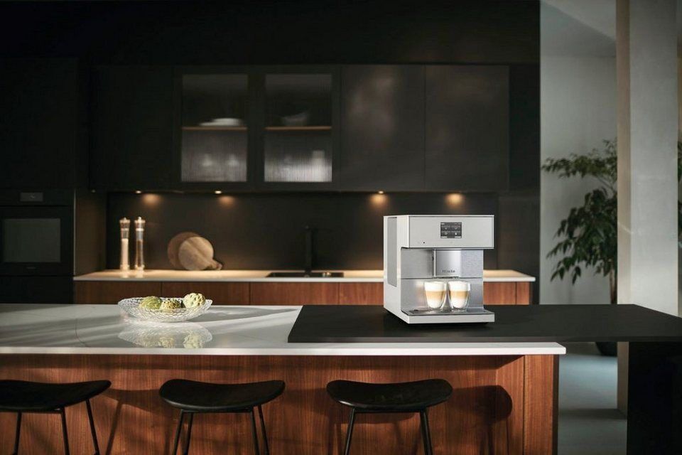 Miele Kaffeevollautomat CM7350 CoffeePassion, inkl. Milchgefäß, Kaffeekannenfunk