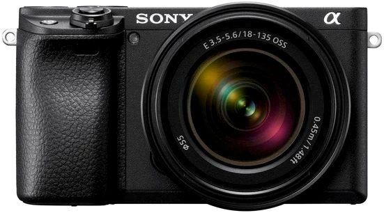 Sony Alpha 6400 + 18-135mm Objektiv Kompaktkamera (24,2 MP, Bluetooth)