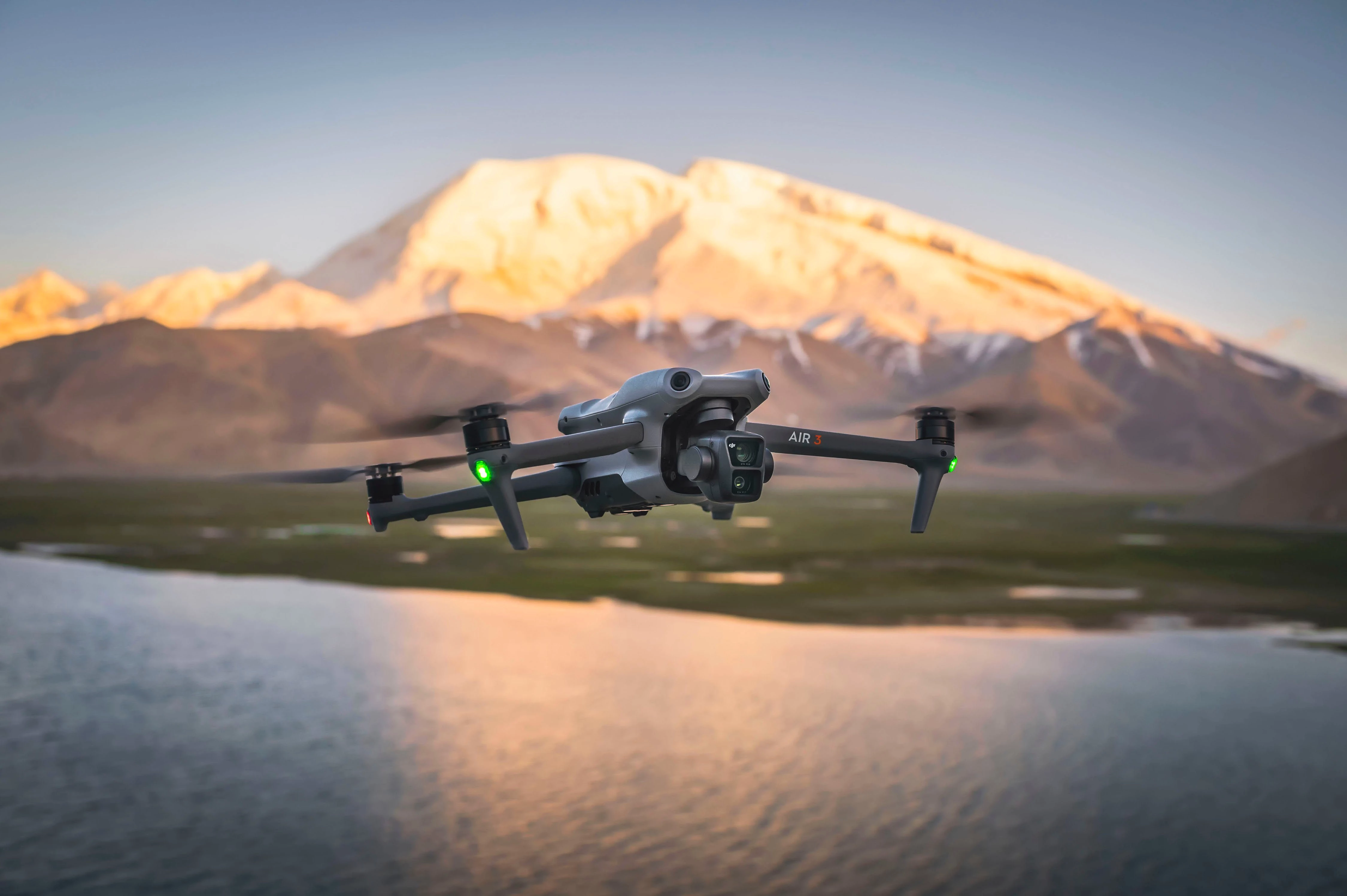 DJI Air 3 Fly More Combo  Drohne (4K Ultra HD, DJI RC 2 Fernsteuerung, 3 Akkus