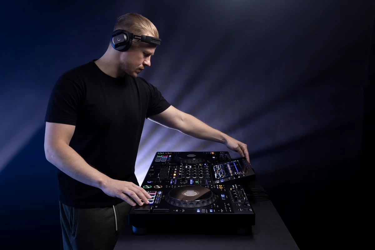 AlphaTheta XDJ-AZ