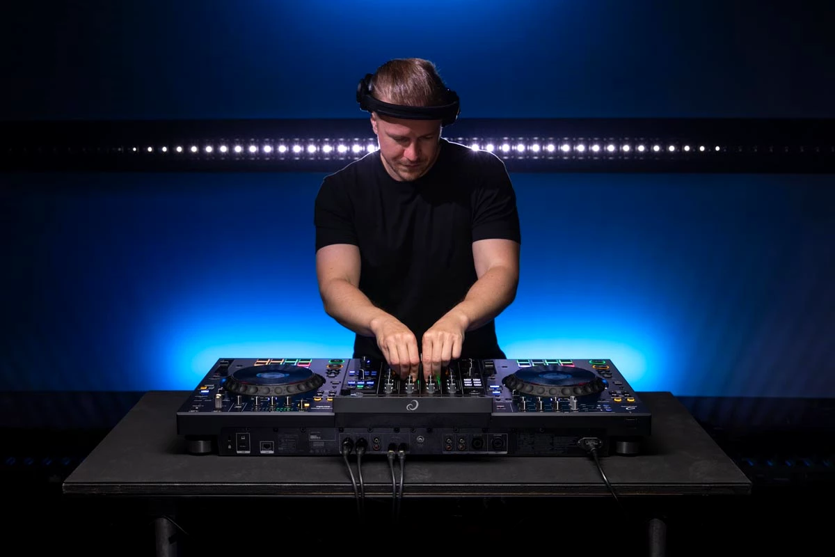 AlphaTheta XDJ-AZ