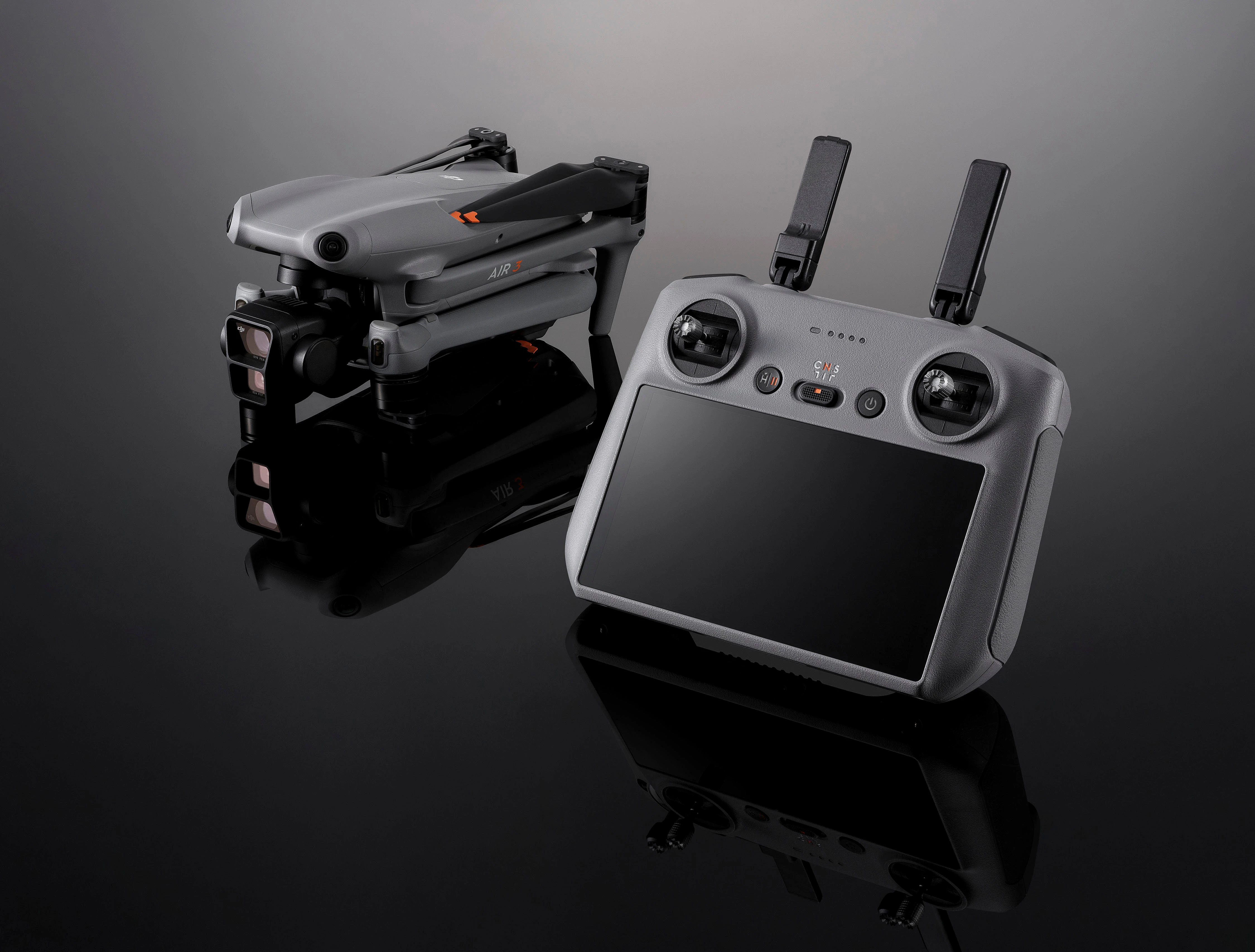 DJI Air 3 Fly More Combo  Drohne (4K Ultra HD, DJI RC 2 Fernsteuerung, 3 Akkus
