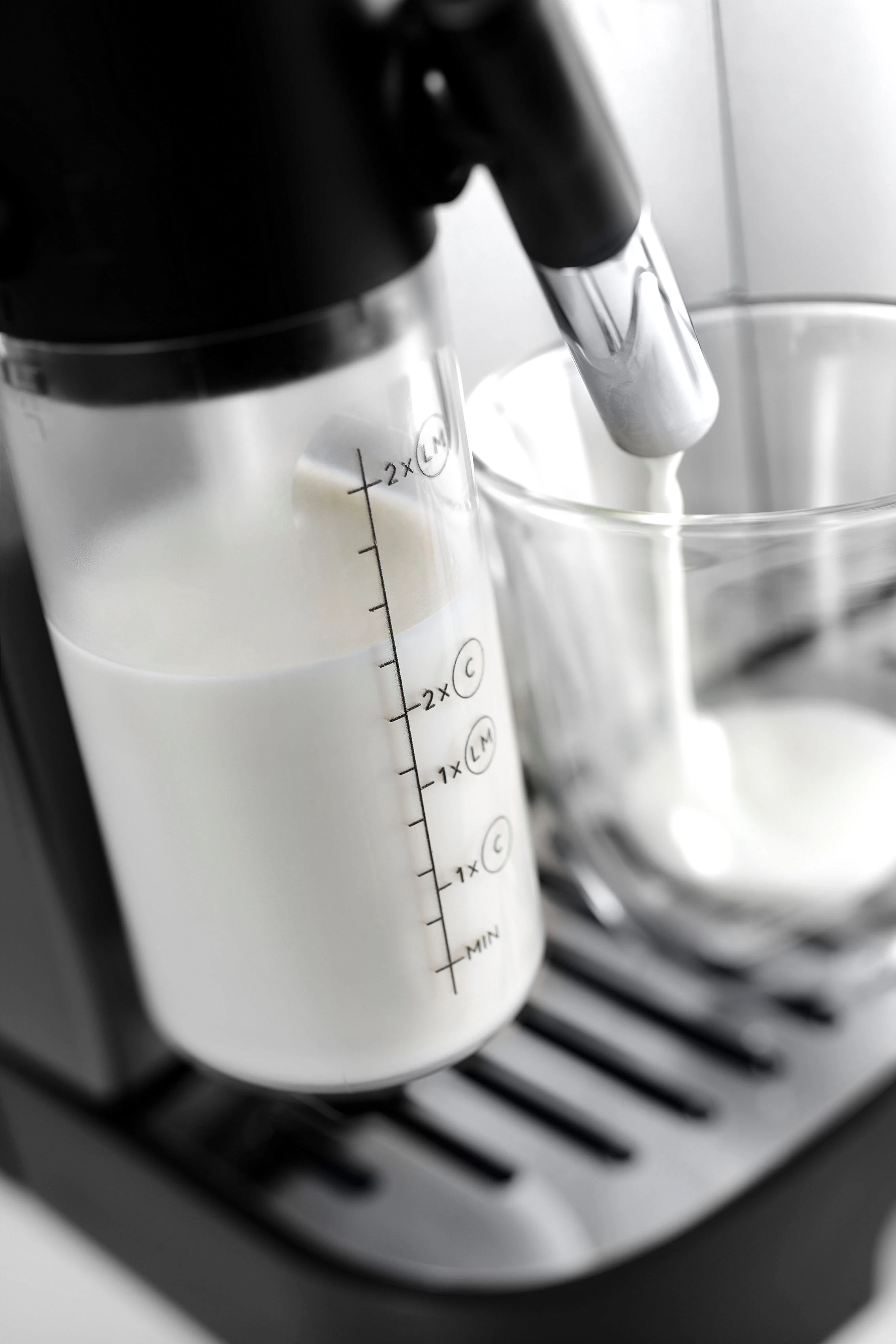 De'Longhi Kaffeevollautomat Magnifica Evo ECAM 290.61.SB, mit LatteCrema Milchsystem
