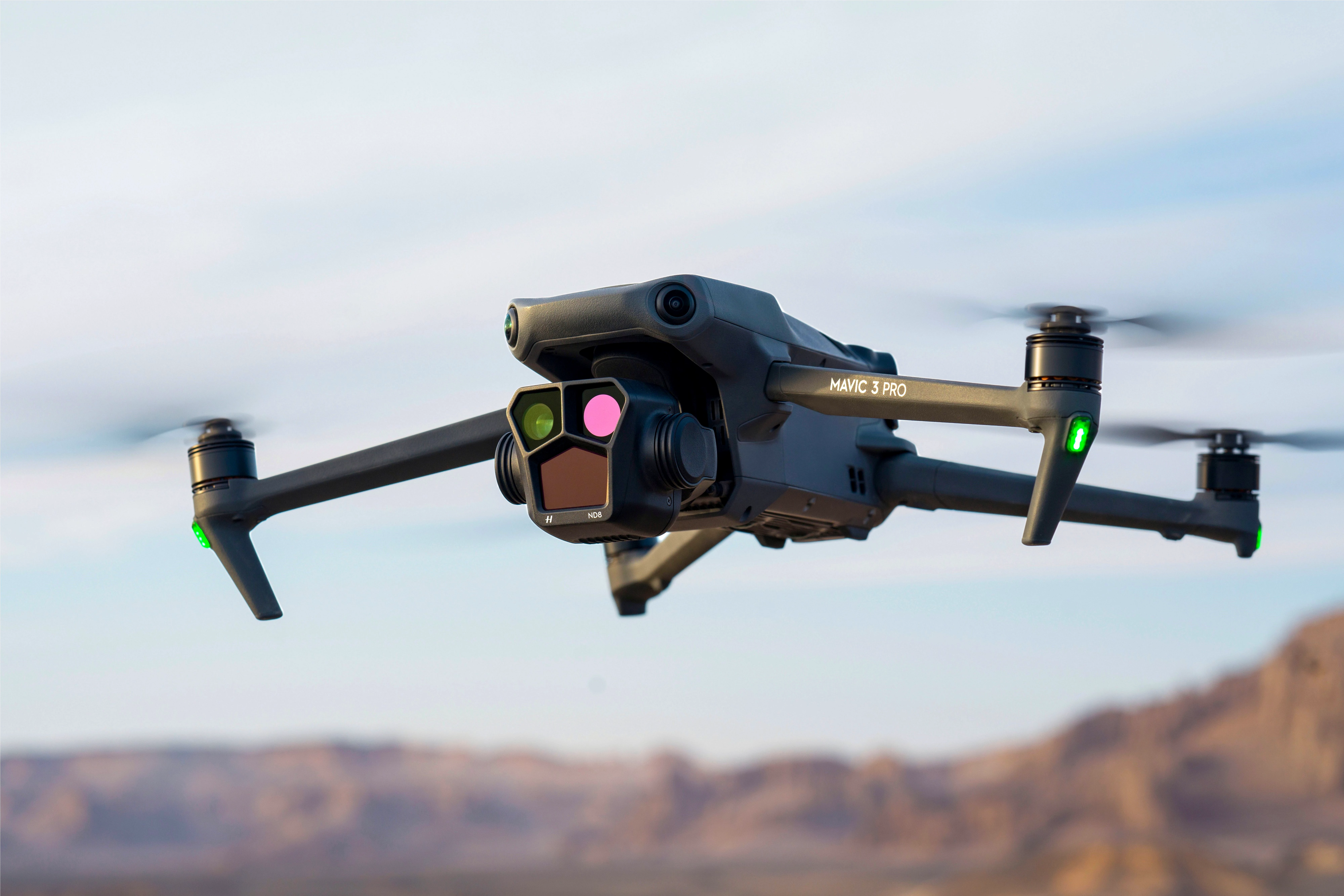 DJI Mavic 3 Pro Fly More Combo  Drohne (5,1K, DJI RC Fernsteuerung, 3 Akkus