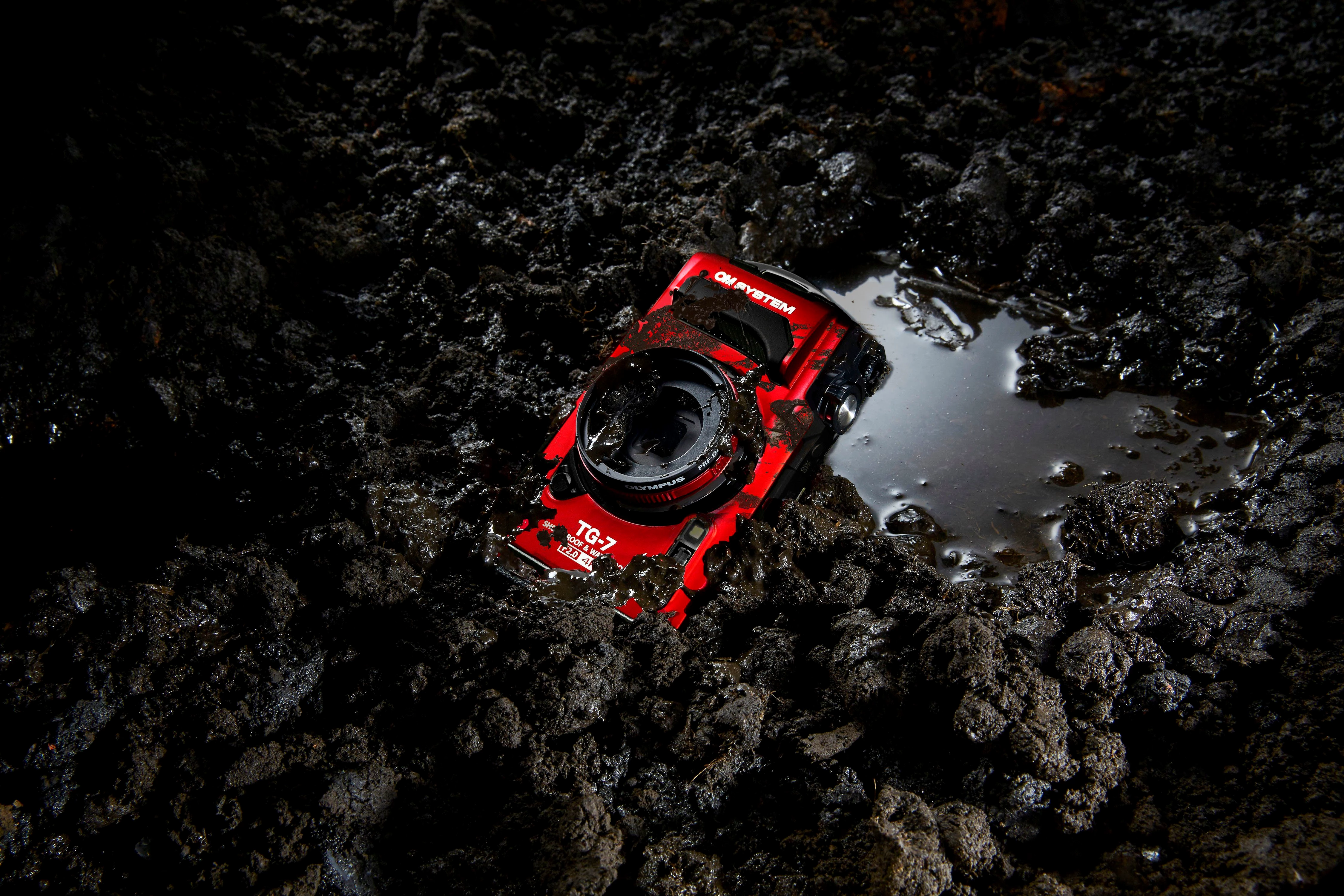 Olympus Tough TG-7 Kompaktkamera (12 MP, 4x opt. Zoom, Bluetooth, WLAN (Wi-Fi)