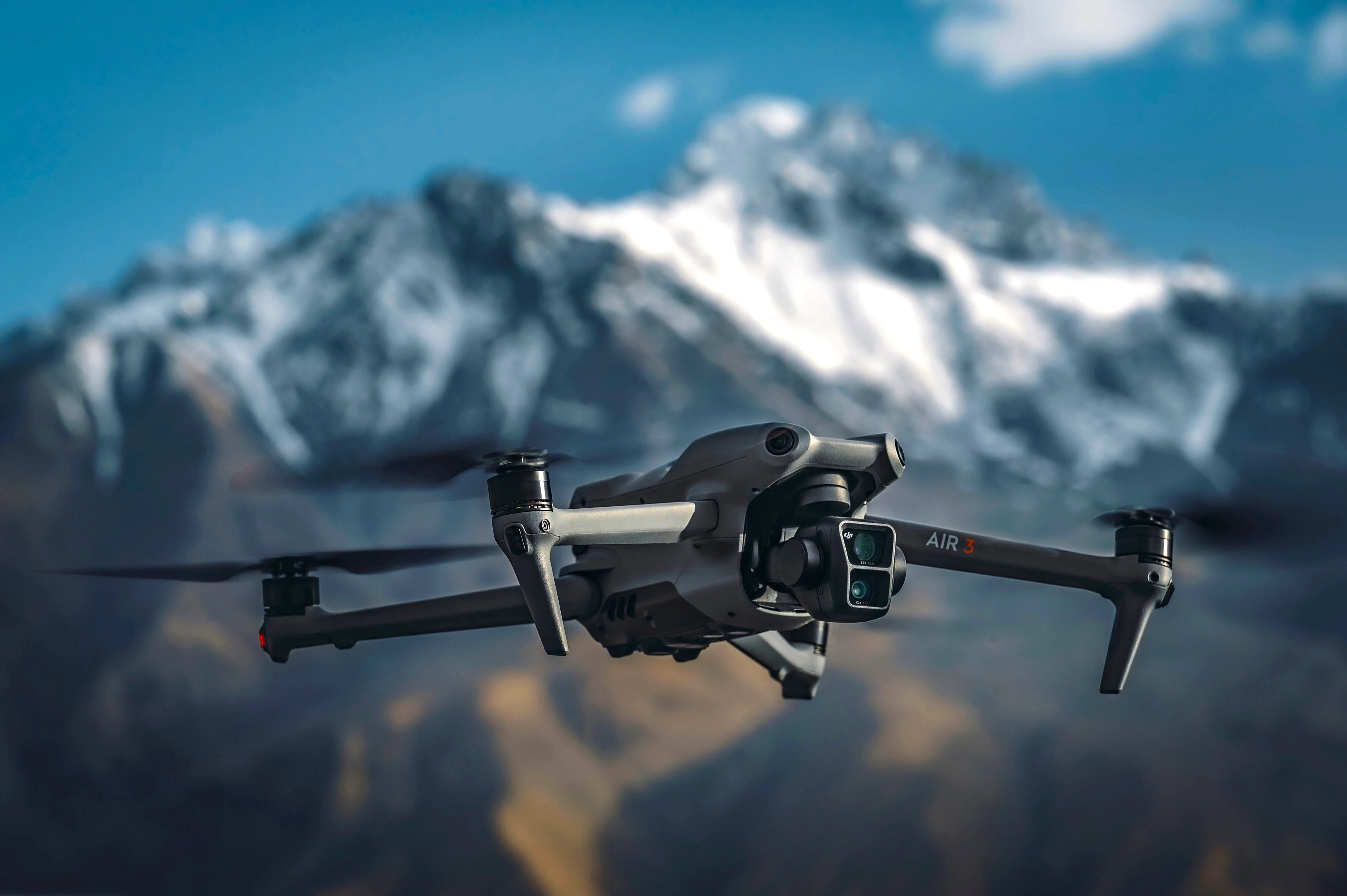 DJI Air 3 Fly More Combo  Drohne (4K Ultra HD, DJI RC 2 Fernsteuerung, 3 Akkus